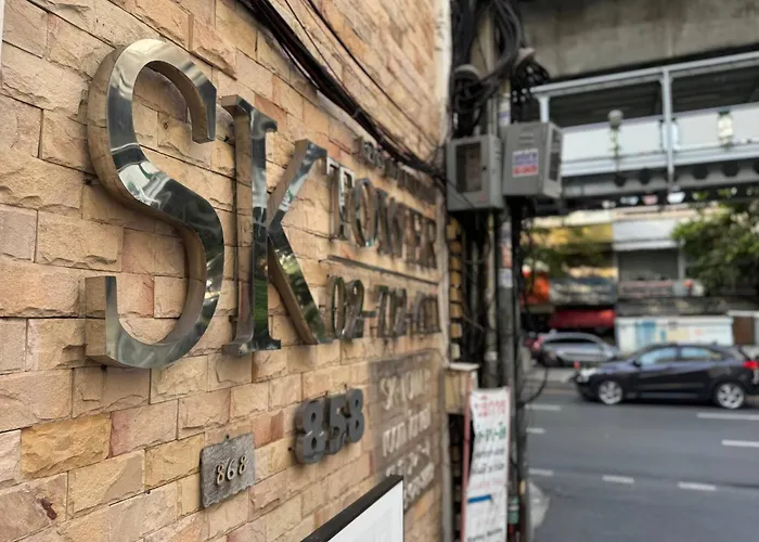 公寓 1-min Walk To Bts Thonglor Simple Spotless Great Value *